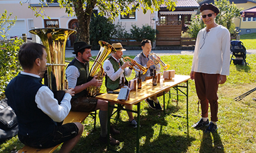 Musikgruppe mit "Müller" Bert