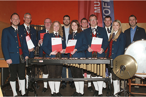 Gruppenbild der geehrten Musiker*innen