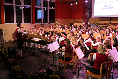 Gesamtansicht Musikverein Hofkirchen beim Wunschkonzert 2024
